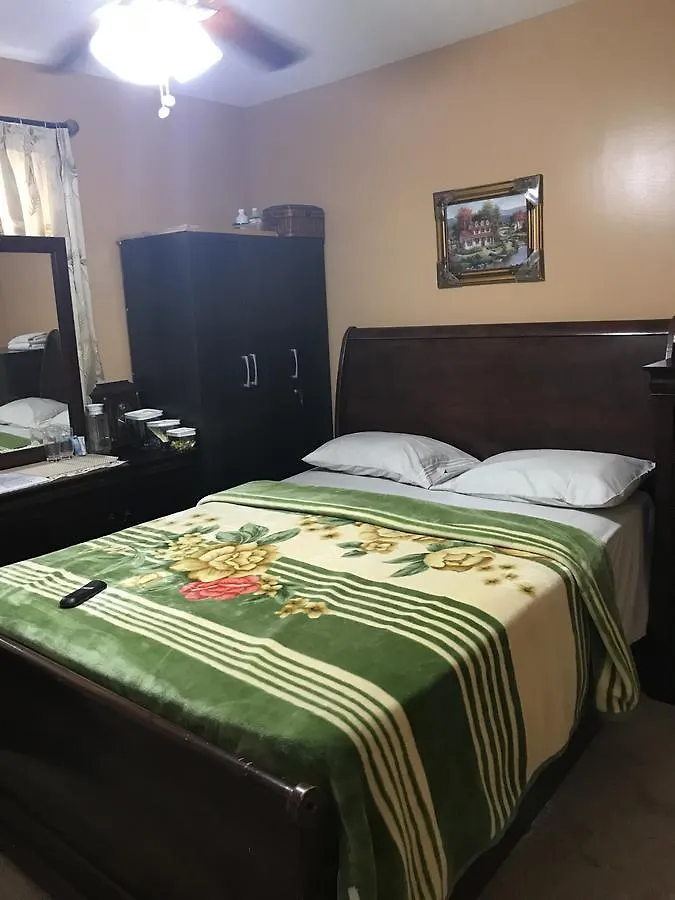 فندق نيو يوركفي  Poonam House بيت ضيافة